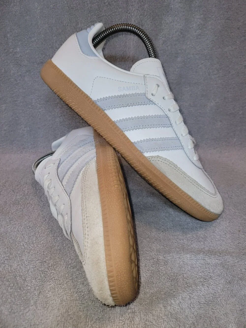 Adidas Samba OG Cloud White / Crystal Sky / Tan Gum Sneakers Big Kid's Size 7